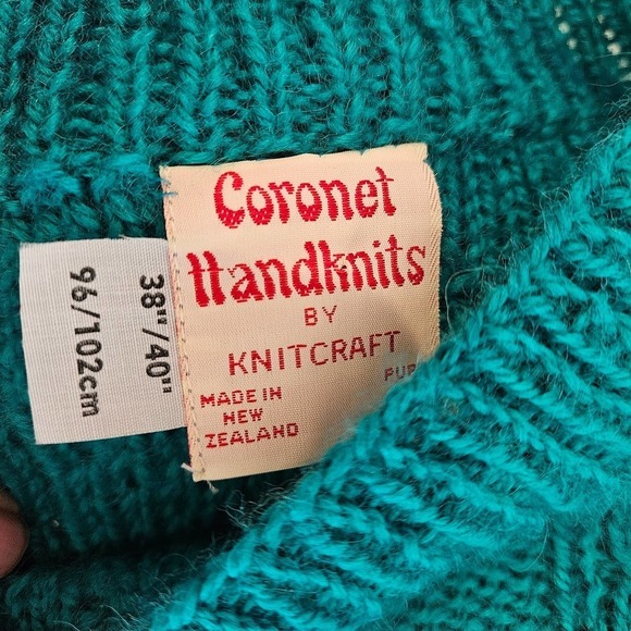 HAND Knit Coastal Sweater by Knitcraft 38"/40" - Picture 2 of 8